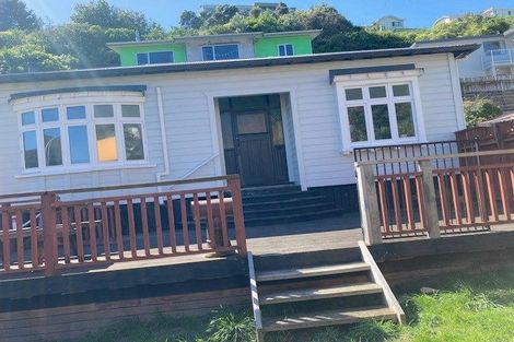 Photo of property in 29 Domanski Crescent, Owhiro Bay, Wellington, 6023