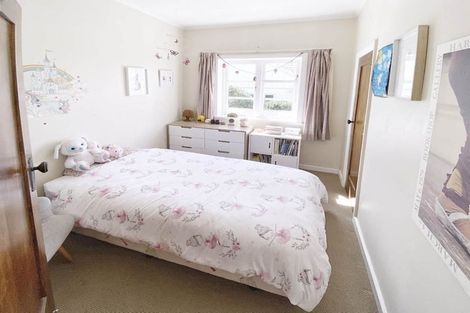 Photo of property in 27 Glencourt Place, Glenfield, Auckland, 0629