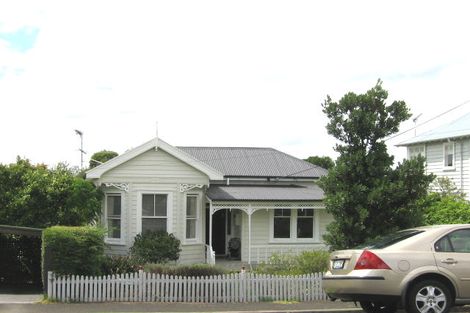 Photo of property in 4 Waterview Road, Stanley Point, Auckland, 0624