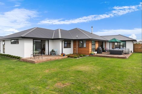 Photo of property in 17 Suffolk Drive, Kirwee, 7571