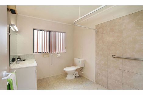 Photo of property in 2/56 Larnoch Road, Henderson, Auckland, 0610