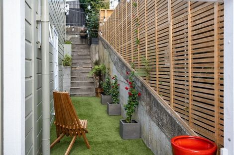 Photo of property in 22 Enfield Road, Hospital Hill, Napier, 4110