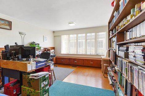 Photo of property in 24 Westview Grove, Miramar, Wellington, 6022