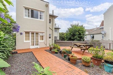 Photo of property in 2/7 Stowe Hill, Thorndon, Wellington, 6011