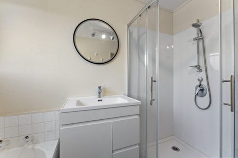 Photo of property in 1/13a Kitewao Street, Northcote, Auckland, 0627