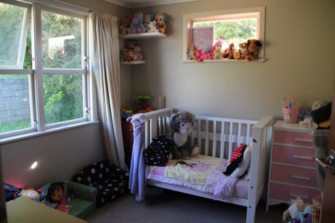 Photo of property in 15 Kahikatea Grove, Paparangi, Wellington, 6037