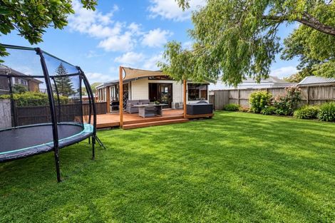 Photo of property in 25a The Esplanade, Eastern Beach, Auckland, 2012