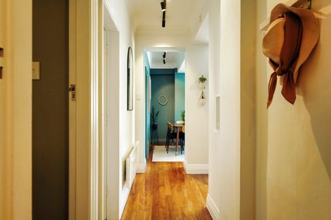 Photo of property in Sunhaven Flats, 262 Oriental Parade, Oriental Bay, Wellington, 6011