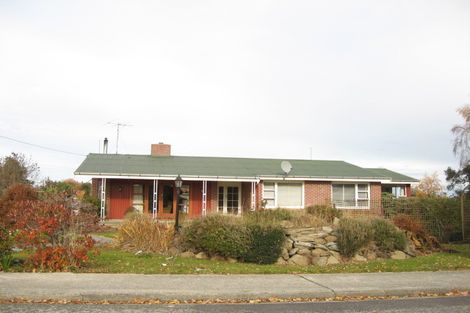 Photo of property in 1 Sussex Street, Tapanui, 9522