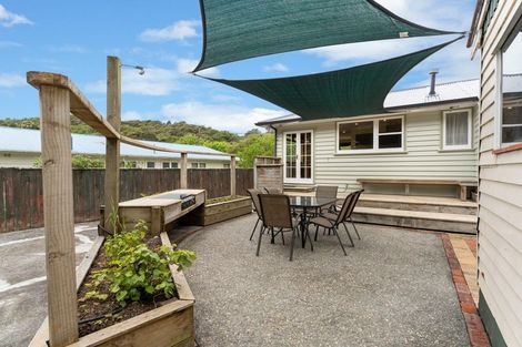 Photo of property in 14 Pinehaven Road, Pinehaven, Upper Hutt, 5019