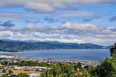 Photo of property in 33 Acacia Avenue, Maungaraki, Lower Hutt, 5010