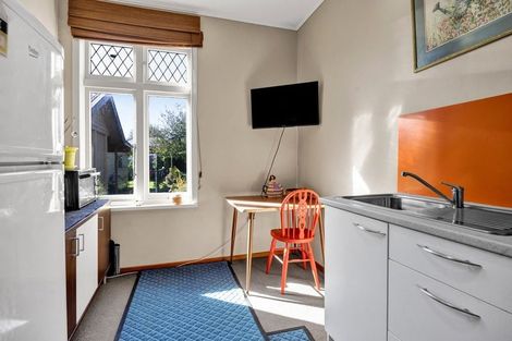 Photo of property in 70 Collins Street, Hawera, 4610