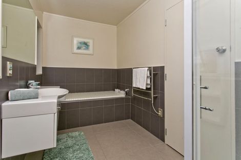 Photo of property in 29 Kennedy Avenue, Forrest Hill, Auckland, 0620