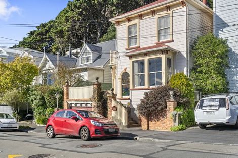 Photo of property in 29 Scarborough Terrace, Mount Victoria, Wellington, 6011
