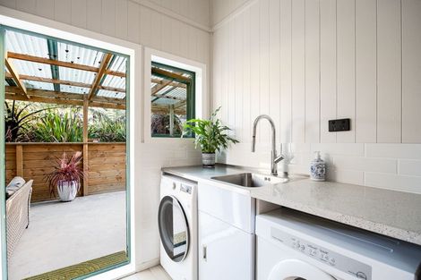 Photo of property in 979 Kaipara Flats Road, Kaipara Flats, Warkworth, 0984
