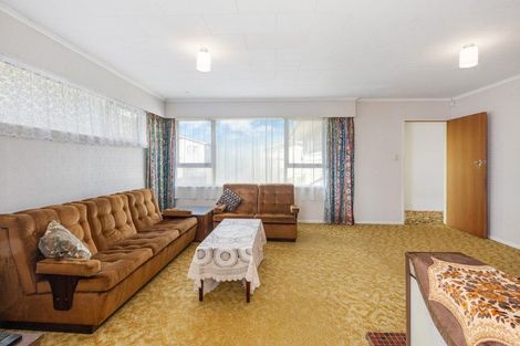 Photo of property in 28 Edgecombe Street, Newlands, Wellington, 6037