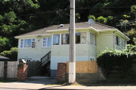 Photo of property in 27 Melrose Road, Island Bay, Wellington, 6023