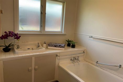 Photo of property in 6 Haynes Avenue, Upper Riccarton, Christchurch, 8041