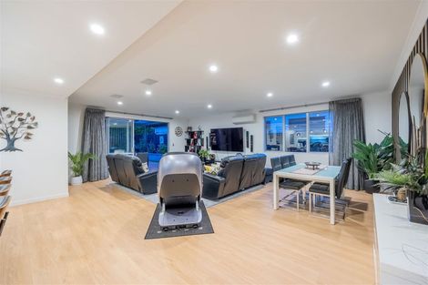 Photo of property in 5 Dida Park Drive, Kumeu, 0810