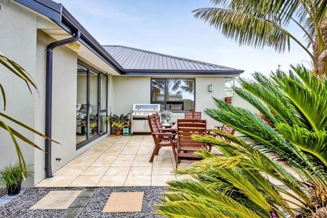 Photo of property in 19 Dolphin Parade, Bell Block, New Plymouth, 4312