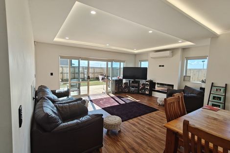 Photo of property in 8 Ritetai Street, Clarks Beach, 2122