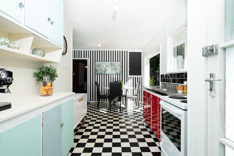 Photo of property in 10 Scotstoun Place, Glen Eden, Auckland, 0602