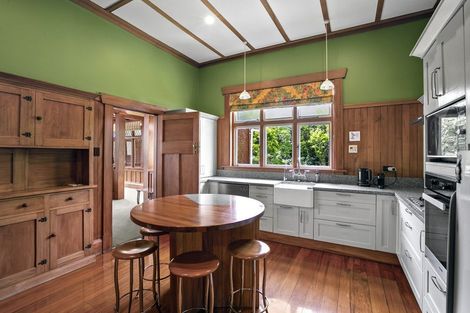 Photo of property in 33 Cameron Street, New Plymouth, 4310