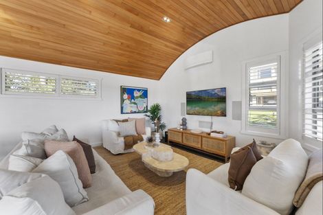Photo of property in 15 Ngarata Avenue, Mount Maunganui, 3116