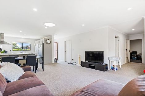 Photo of property in 4 Wakaroa Avenue, Te Atatu Peninsula, Auckland, 0610
