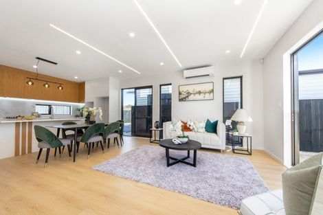 Photo of property in 3b Pendlebury Street, Green Bay, Auckland, 0604