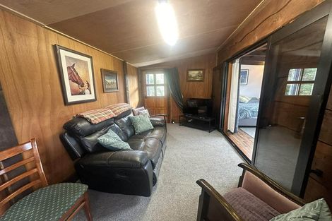 Photo of property in 5b Twin Lakes Road, Te Marua, Upper Hutt, 5018