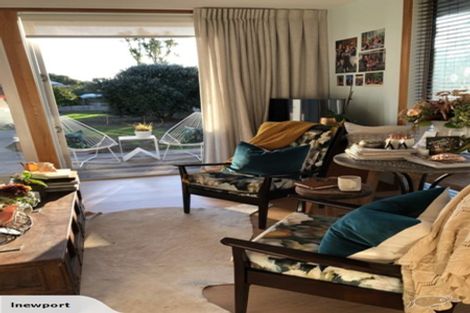 Photo of property in 2a Kiwi Esplanade, Mangere Bridge, Auckland, 2022