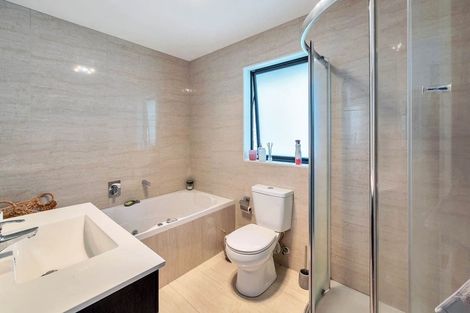 Photo of property in 2 Viridian Lane, Greenhithe, Auckland, 0632