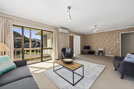 Photo of property in 13 Pioneer Grove, Silverstream, Upper Hutt, 5019