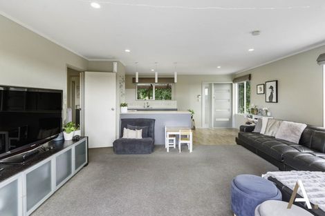 Photo of property in 42 Banyan Drive, Totara Heights, Auckland, 2105