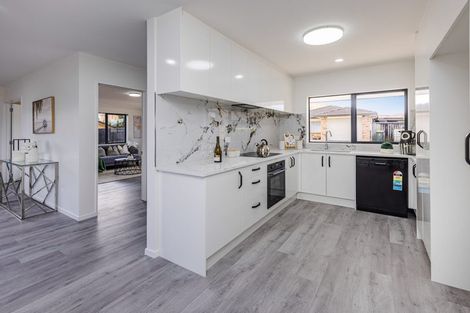 Photo of property in 12 Mark Edgar Place, Clendon Park, Auckland, 2103