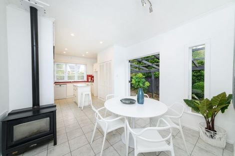 Photo of property in 4 Awatea Terrace, Hokowhitu, Palmerston North, 4410