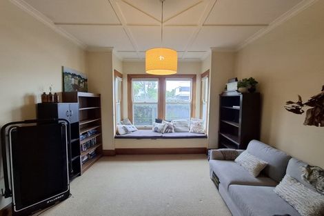 Photo of property in 50 Wallace Place, Westown, New Plymouth, 4310