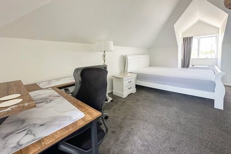 Photo of property in 72 Avonhead Road, Avonhead, Christchurch, 8042