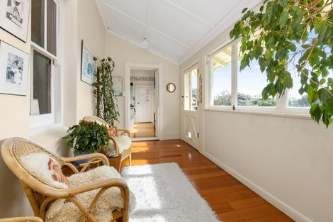 Photo of property in 11 Finnis Lane, Hospital Hill, Napier, 4110