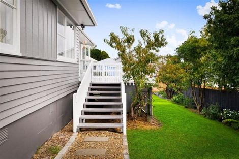 Photo of property in 15 Lendic Avenue, Henderson, Auckland, 0612