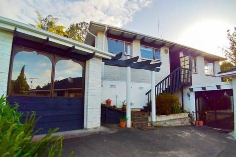 Photo of property in 2/9 Seaton Road, Murrays Bay, Auckland, 0630