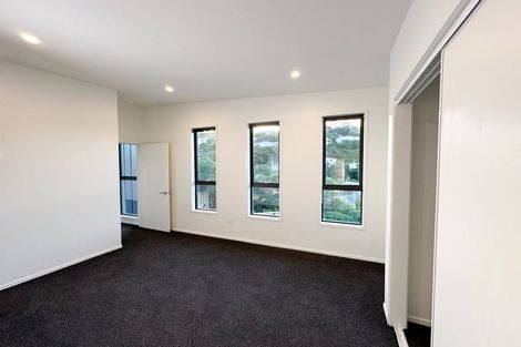 Photo of property in 4 Black Rock Road, Newlands, Wellington, 6037