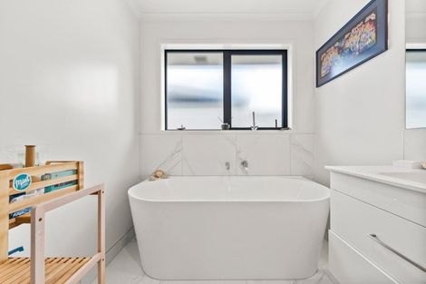 Photo of property in 4 Te Taniwha Road, One Tree Point, 0118