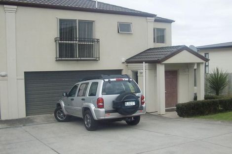 Photo of property in 8b Andover Way, Goodwood Heights, Auckland, 2105