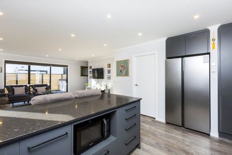 Photo of property in 18 Dahl Drive, Wallaceville, Upper Hutt, 5018