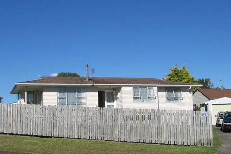 Photo of property in 28 Rena Place, West Harbour, Auckland, 0618