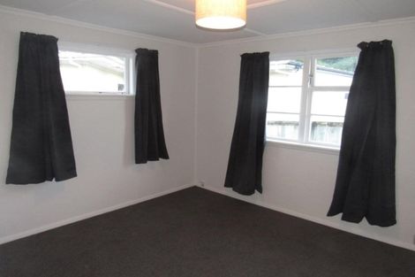 Photo of property in 5 Dover Road, Wainuiomata, Lower Hutt, 5014