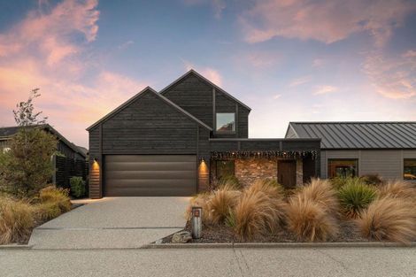 Photo of property in 8 Pendeen Crescent, Jacks Point, Queenstown, 9371