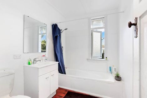 Photo of property in 4050 Great North Road, Glen Eden, Auckland, 0602